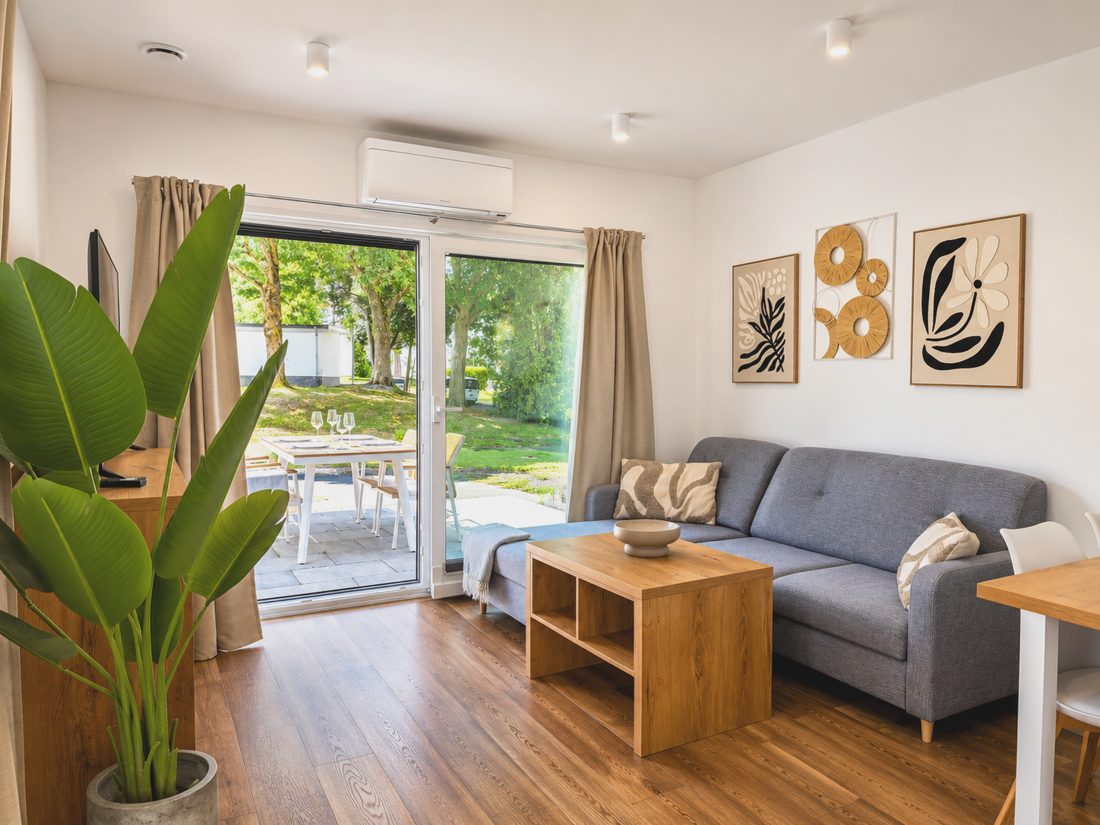 Wohn- und Essbereich des Tiny House in Hessisch Lichtenau